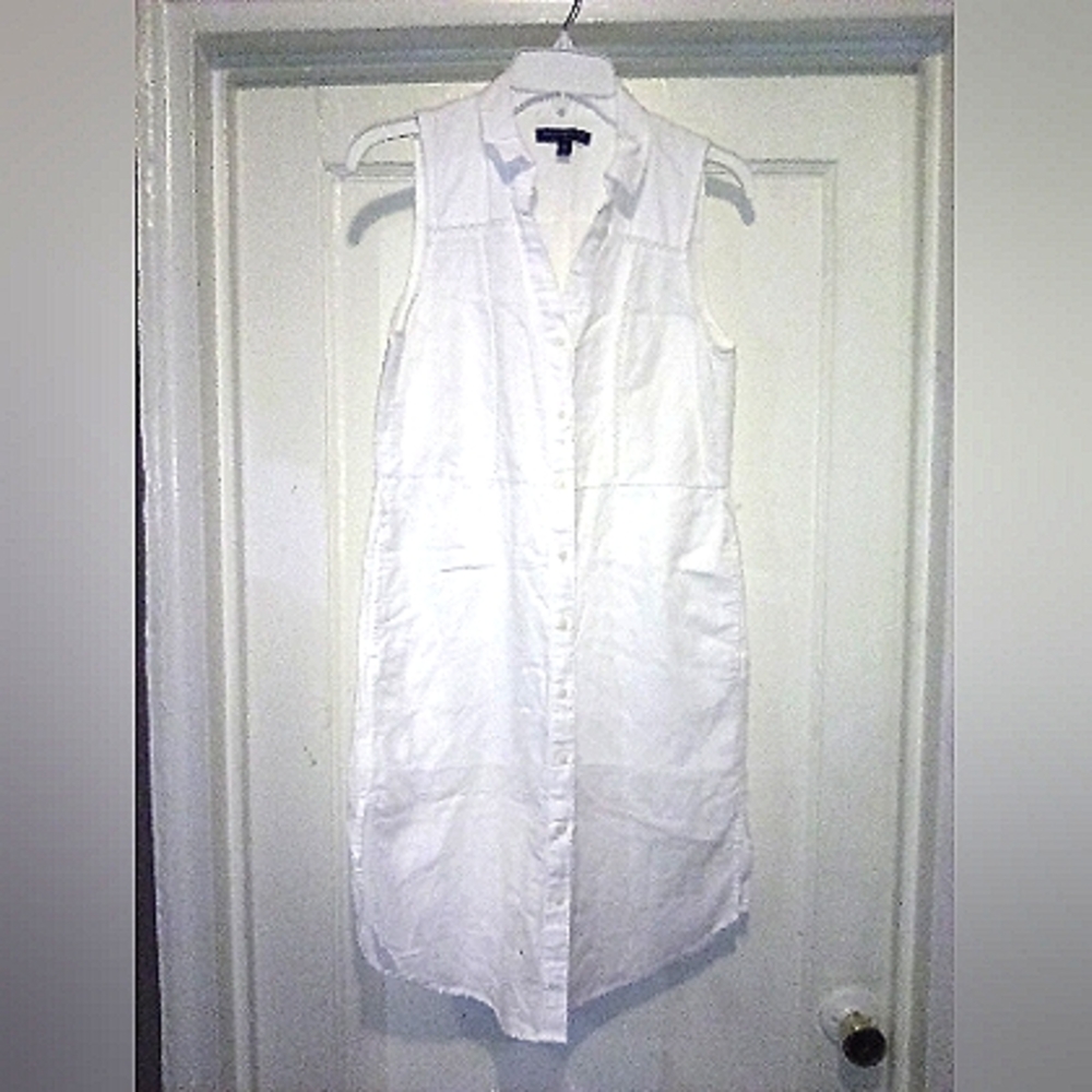 "BANNANA  REPUBLIC" SLEEVELESS SUMMER BLOUSE,